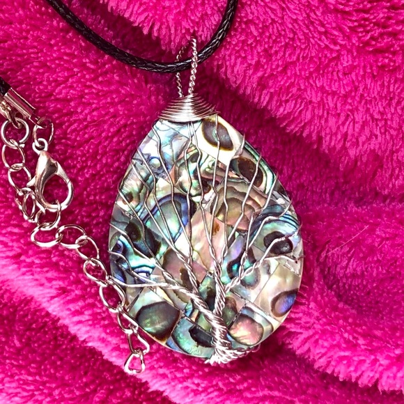 Jewelry - NIB, Amazingly vibrant, tree of life necklace